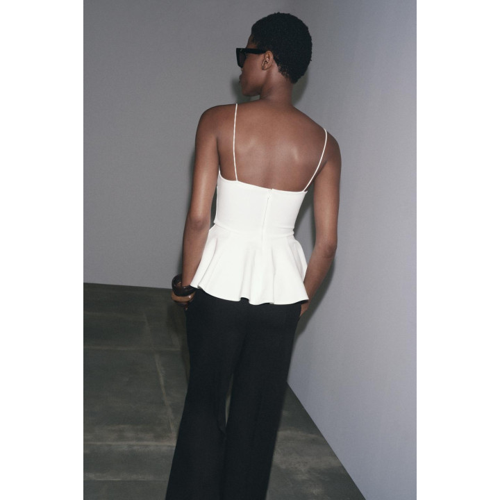 Топ с кроем пеплум и тонкими бретельками