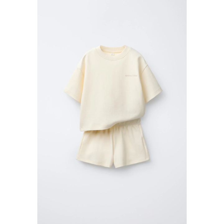 КОМПЛЕКТ ИЗ ФУТБОЛКИ И ШОРТОВ-БЕРМУДОВ ИНТЕРЛОК С НАДПИСЬЮ