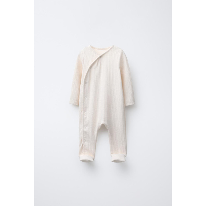 КОМБИНЕЗОН С РЕГУЛИРУЕМЫМИ ШТАНИНАМИ И V-ОБРАЗНЫМ ВЫРЕЗОМ