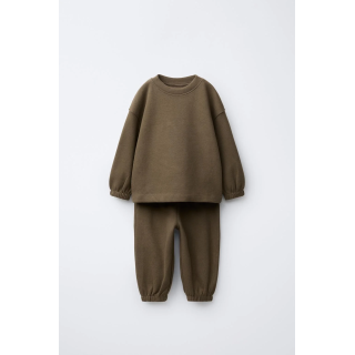 Костюм из толстовки и брюк