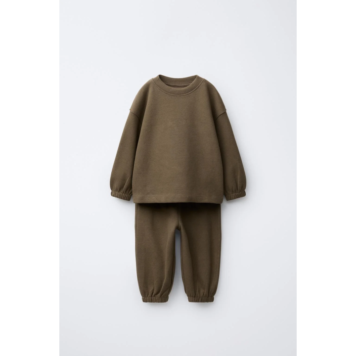 Костюм из толстовки и брюк