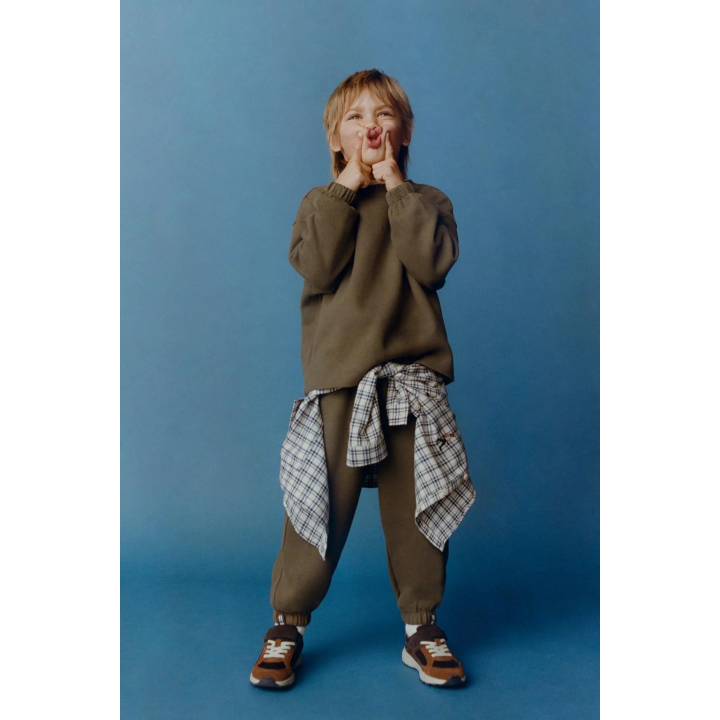 Костюм из толстовки и брюк