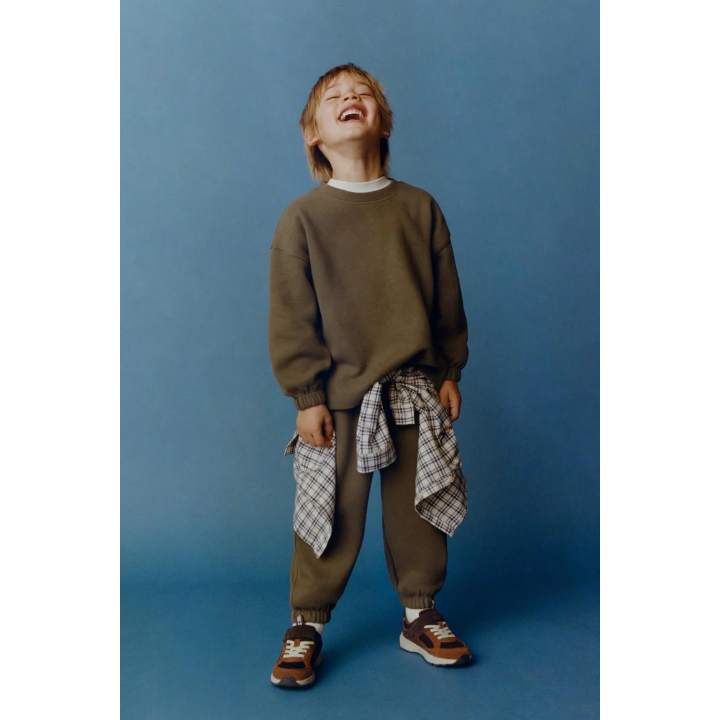 Костюм из толстовки и брюк