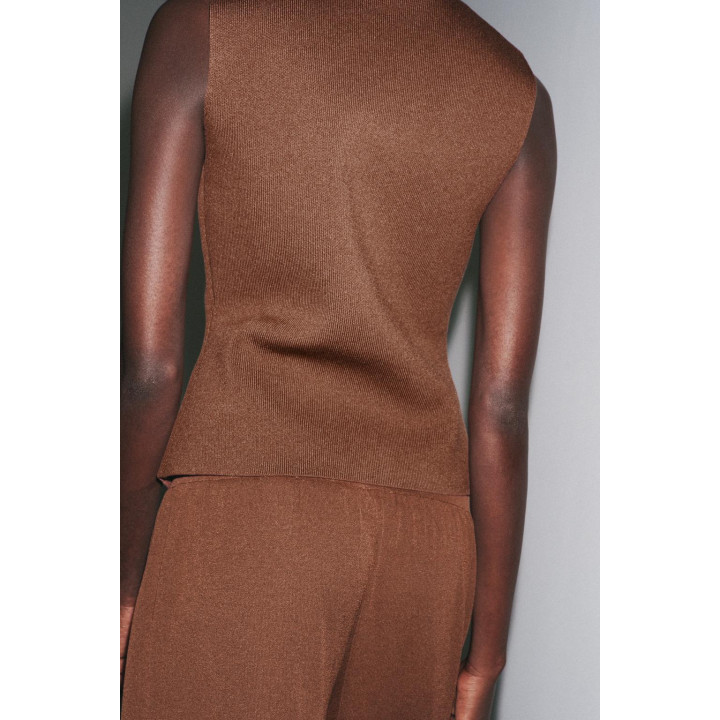 ОДНОТОННЫЙ ТРИКОТАЖНЫЙ ТОП БЕЗ РУКАВОВ