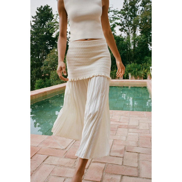 ТРИКОТАЖНАЯ ЮБКА С КОНТРАСТНЫМИ ДЕТАЛЯМИ