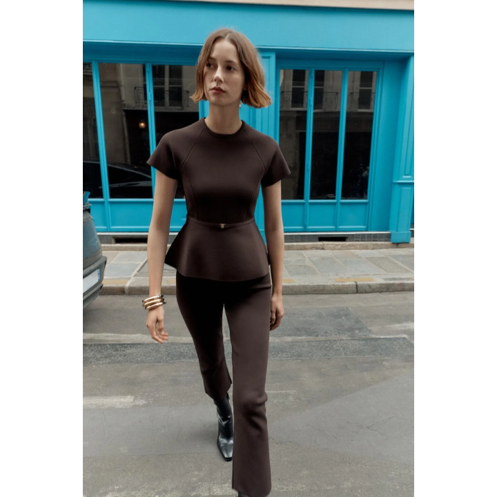 Топ с поясом и расклешенной крою