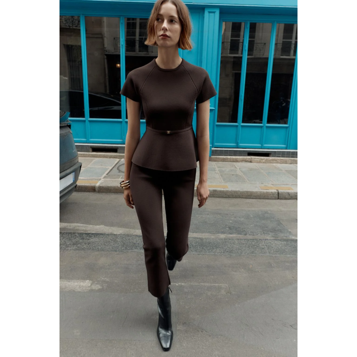 Топ с поясом и расклешенной крою