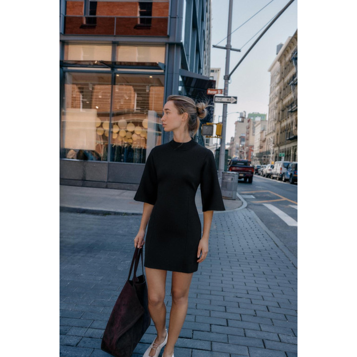 ОДНОТОННОЕ ТРИКОТАЖНОЕ МИНИ-ПЛАТЬЕ