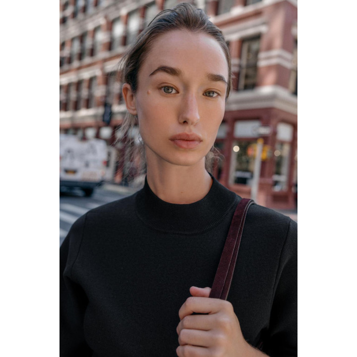 ОДНОТОННОЕ ТРИКОТАЖНОЕ МИНИ-ПЛАТЬЕ