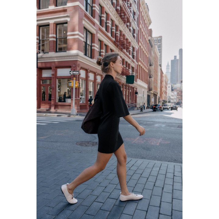 ОДНОТОННОЕ ТРИКОТАЖНОЕ МИНИ-ПЛАТЬЕ