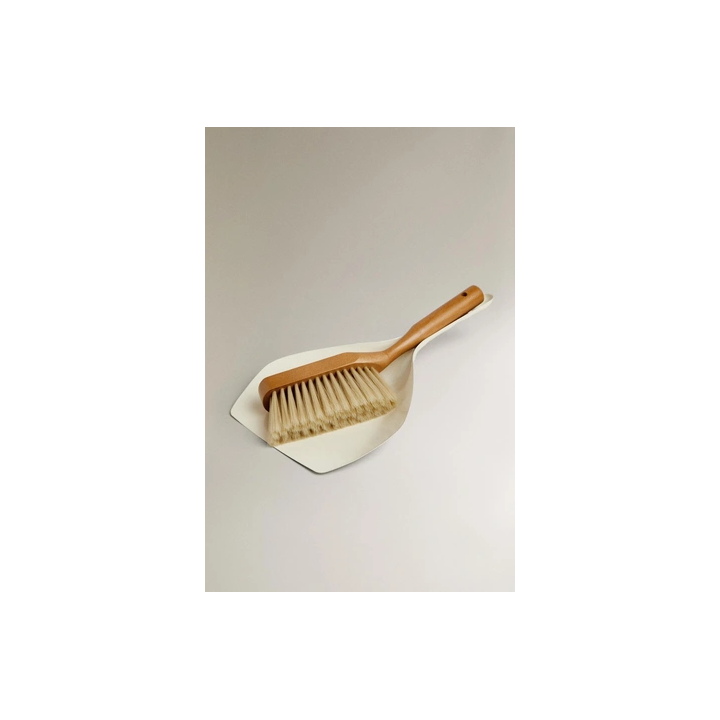 DUSTPAN AND BRUSH SET