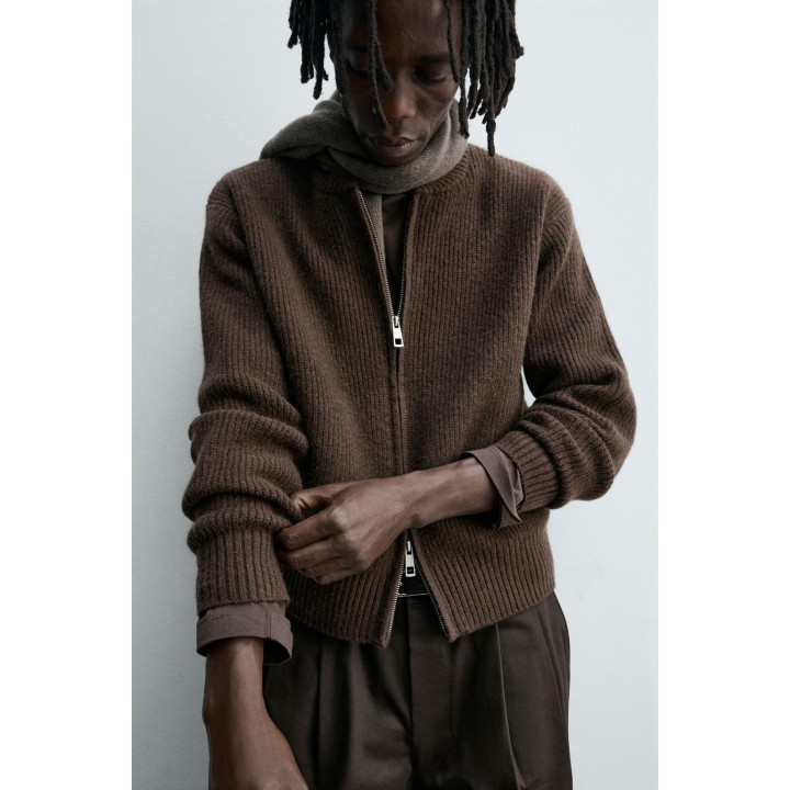 ТРИКОТАЖНЫЙ БОМБЕР