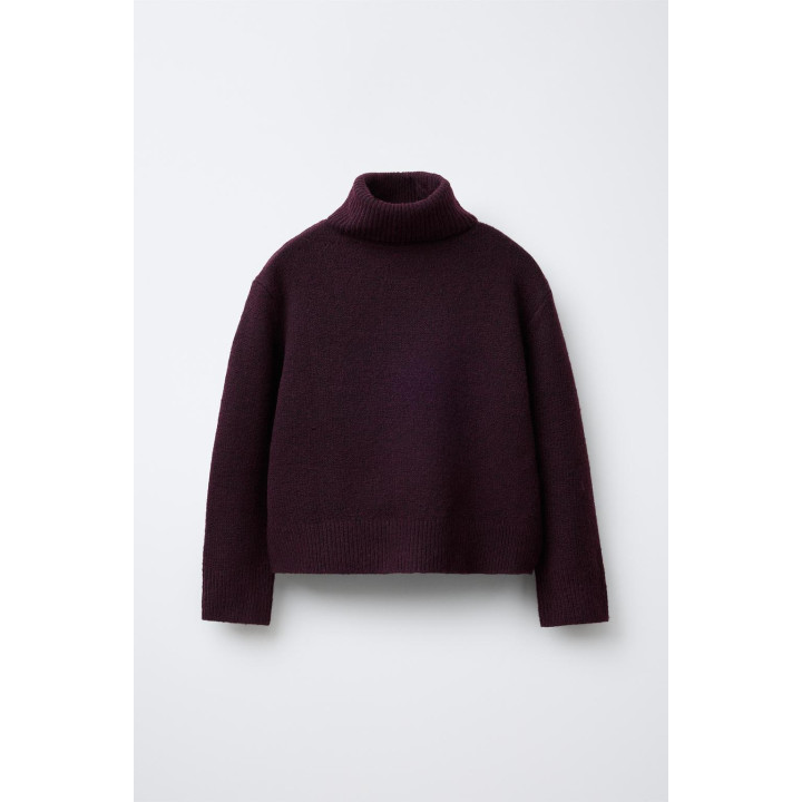 ОДНОТОННЫЙ СВИТЕР С ВОРОТНИКОМ-СТОЙКОЙ