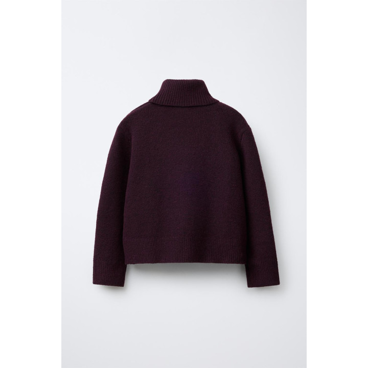 ОДНОТОННЫЙ СВИТЕР С ВОРОТНИКОМ-СТОЙКОЙ