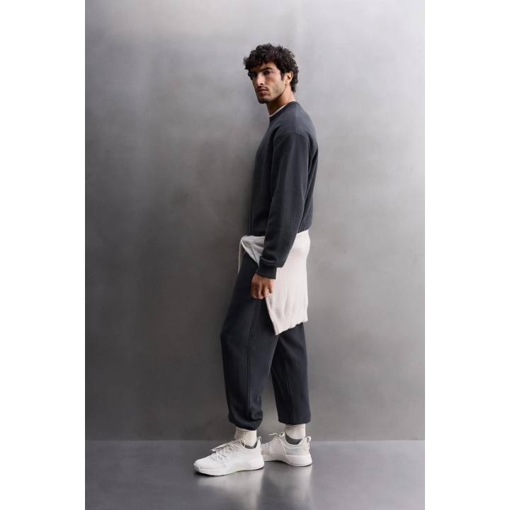 ТОЛСТОВКА С КРУГЛЫМ ВЫРЕЗОМ СВОБОДНОГО КРОЯ