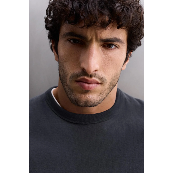 ТОЛСТОВКА С КРУГЛЫМ ВЫРЕЗОМ СВОБОДНОГО КРОЯ