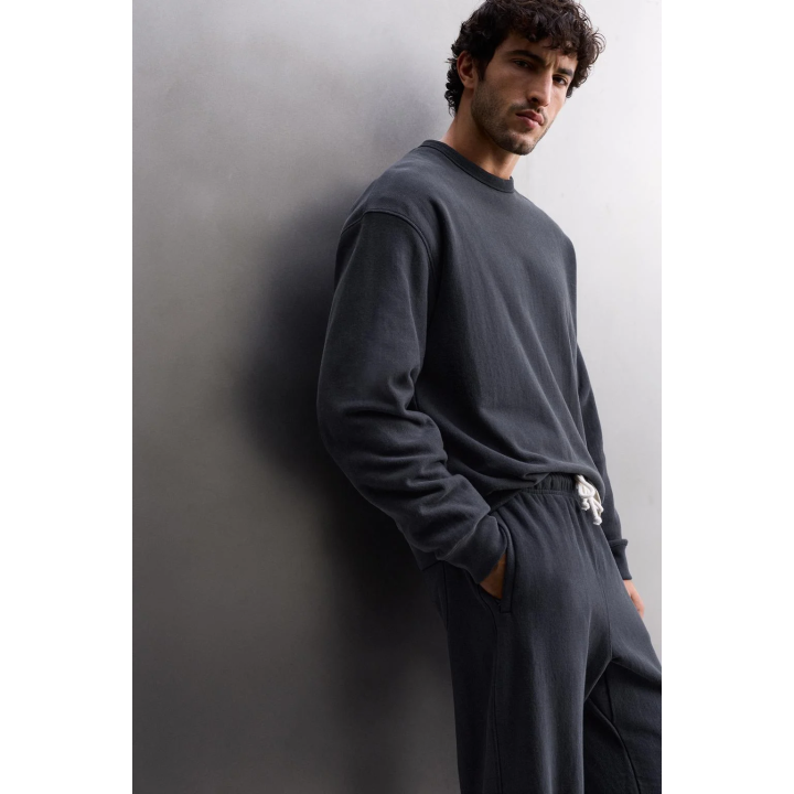 ТОЛСТОВКА С КРУГЛЫМ ВЫРЕЗОМ СВОБОДНОГО КРОЯ