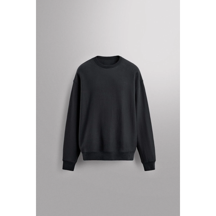 ТОЛСТОВКА С КРУГЛЫМ ВЫРЕЗОМ СВОБОДНОГО КРОЯ