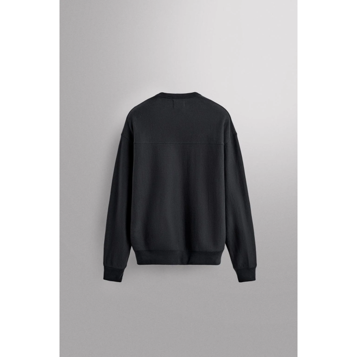 ТОЛСТОВКА С КРУГЛЫМ ВЫРЕЗОМ СВОБОДНОГО КРОЯ