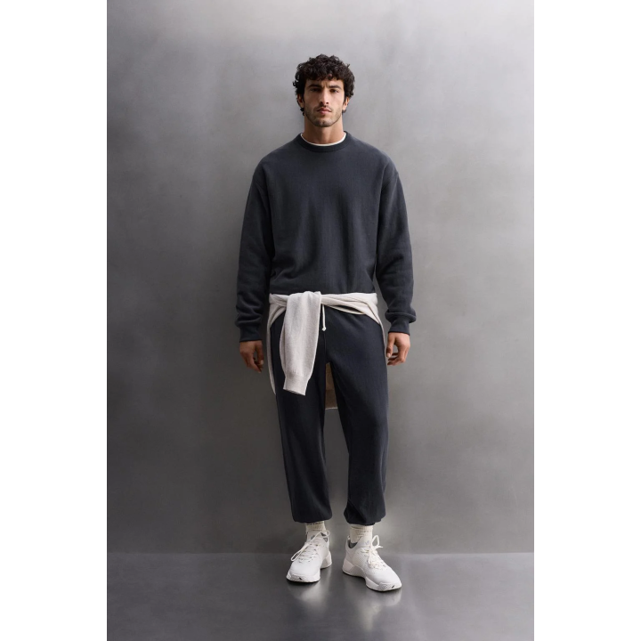 ТОЛСТОВКА С КРУГЛЫМ ВЫРЕЗОМ СВОБОДНОГО КРОЯ