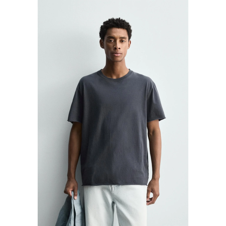 ЛЕГКАЯ ФУТБОЛКА С АСИММЕТРИЧНЫМ КРАЕМ