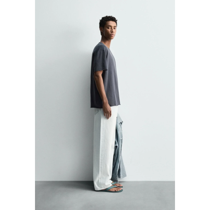 ЛЕГКАЯ ФУТБОЛКА С АСИММЕТРИЧНЫМ КРАЕМ