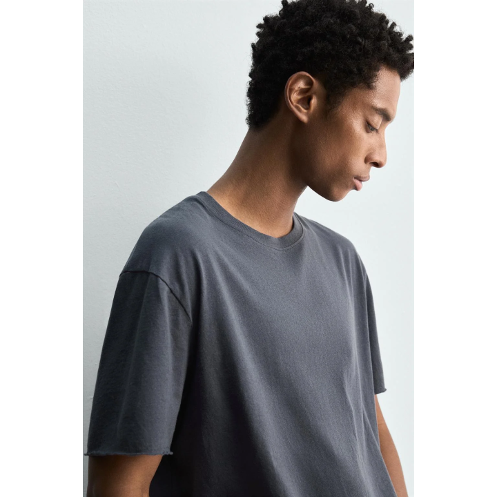 ЛЕГКАЯ ФУТБОЛКА С АСИММЕТРИЧНЫМ КРАЕМ