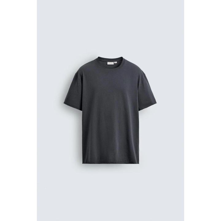 ЛЕГКАЯ ФУТБОЛКА С АСИММЕТРИЧНЫМ КРАЕМ