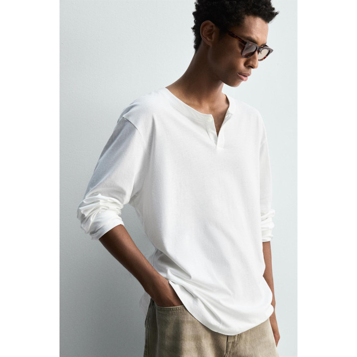 Футболка с застежкой на пуговицы