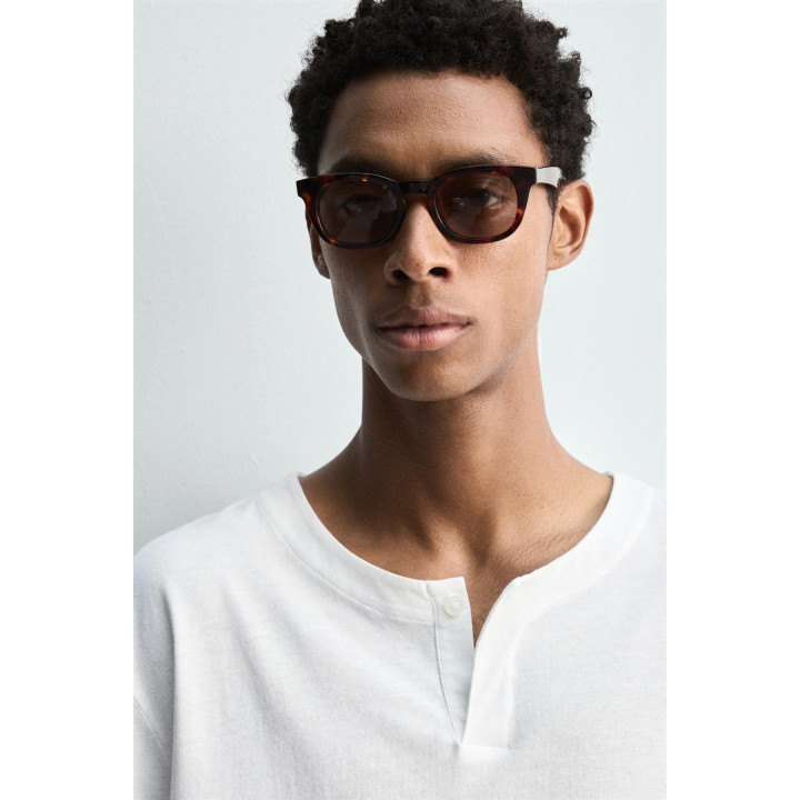 Футболка с застежкой на пуговицы