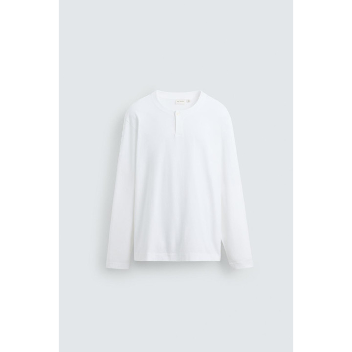 Футболка с застежкой на пуговицы