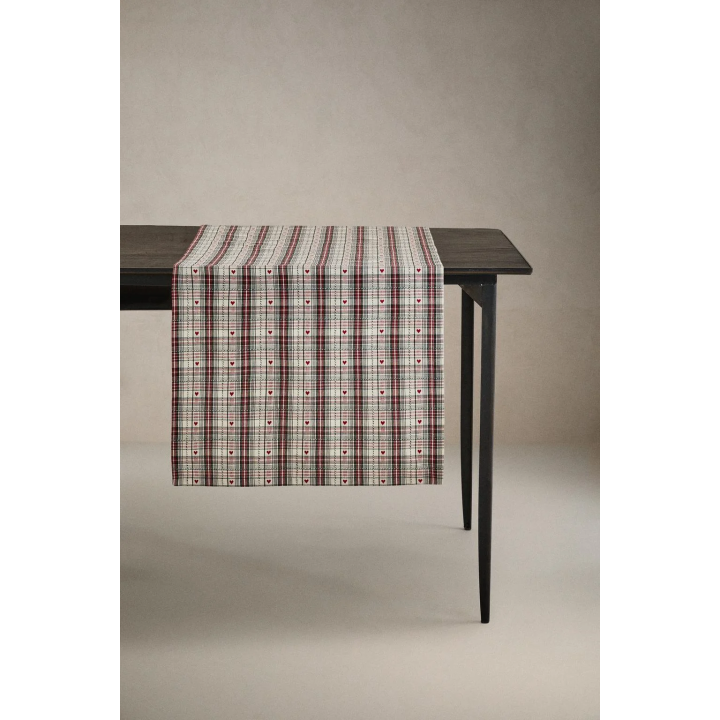 Руно для стола с рождественским сердцем из окрашенной нити