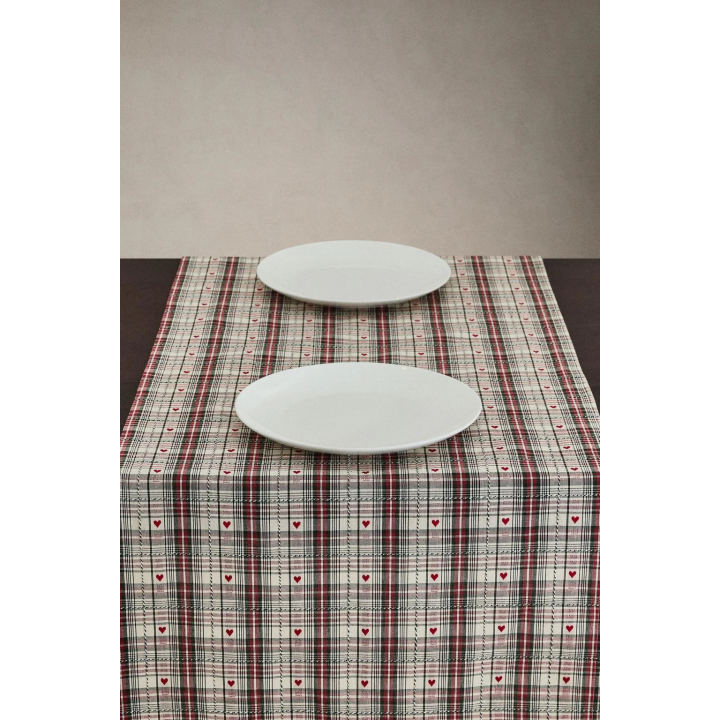 Руно для стола с рождественским сердцем из окрашенной нити