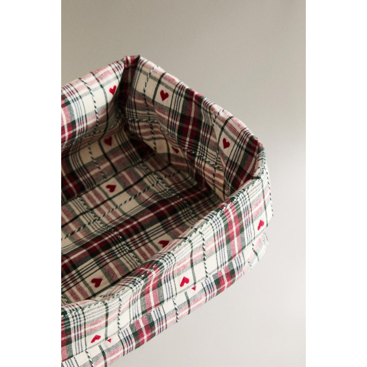 Рождественская корзина для хлеба с сердцами