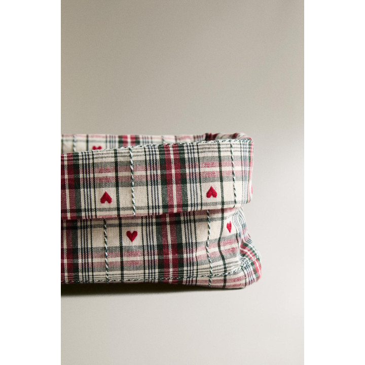 Рождественская корзина для хлеба с сердцами