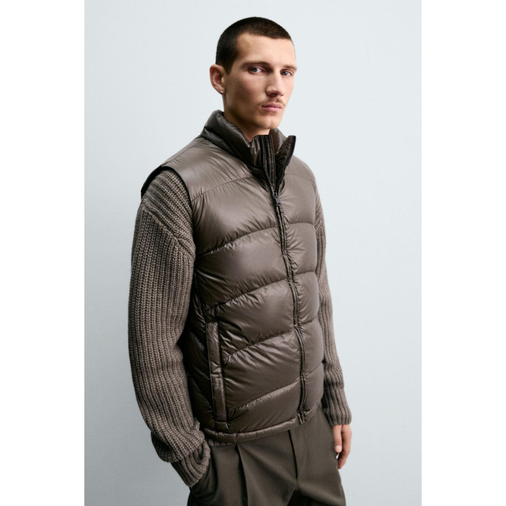 НЕПРОМОКАЕМЫЙ ПУХОВЫЙ ЖИЛЕТ ИЗ 100% ПЕРЬЕВ