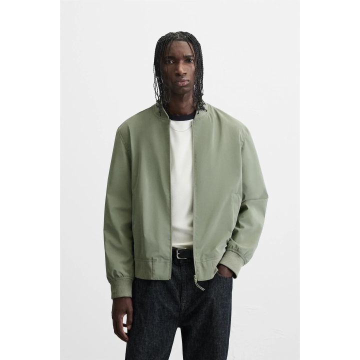 ЛЕГКАЯ КУРТКА-БОМБЕР