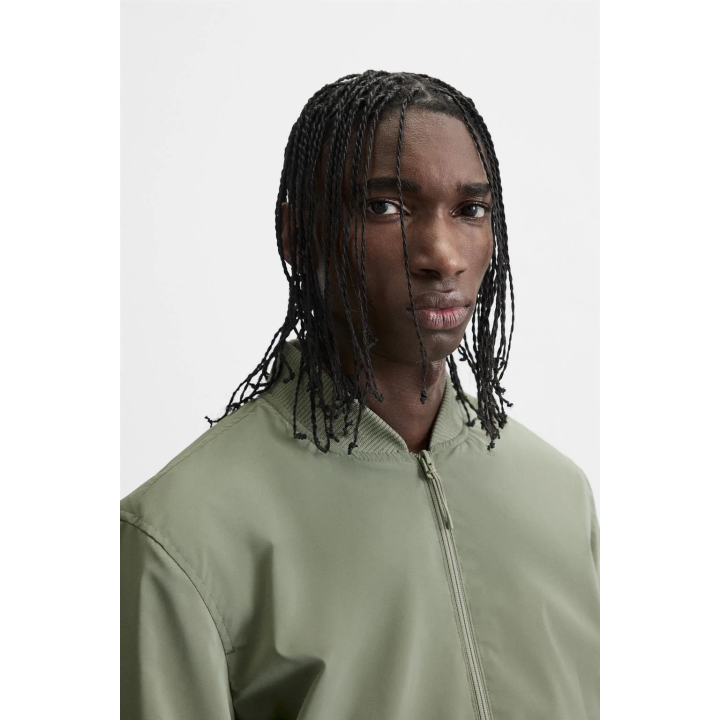 ЛЕГКАЯ КУРТКА-БОМБЕР