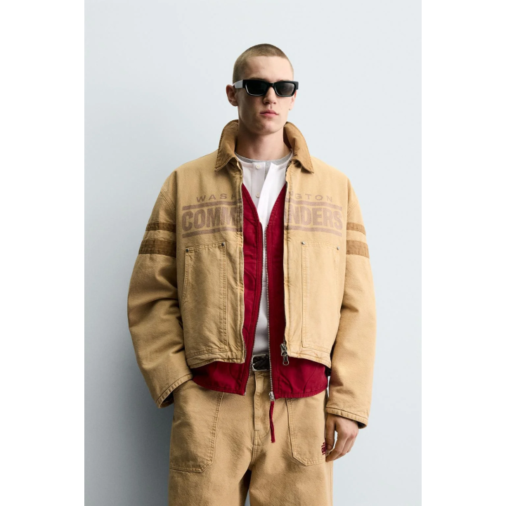 УКОРОЧЕННАЯ КУРТКА С ВЫШИТОЙ НАШИВКОЙ NFL WASHINGTON COMMANDERS