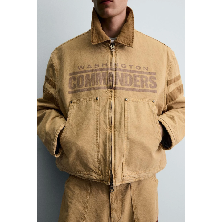 УКОРОЧЕННАЯ КУРТКА С ВЫШИТОЙ НАШИВКОЙ NFL WASHINGTON COMMANDERS