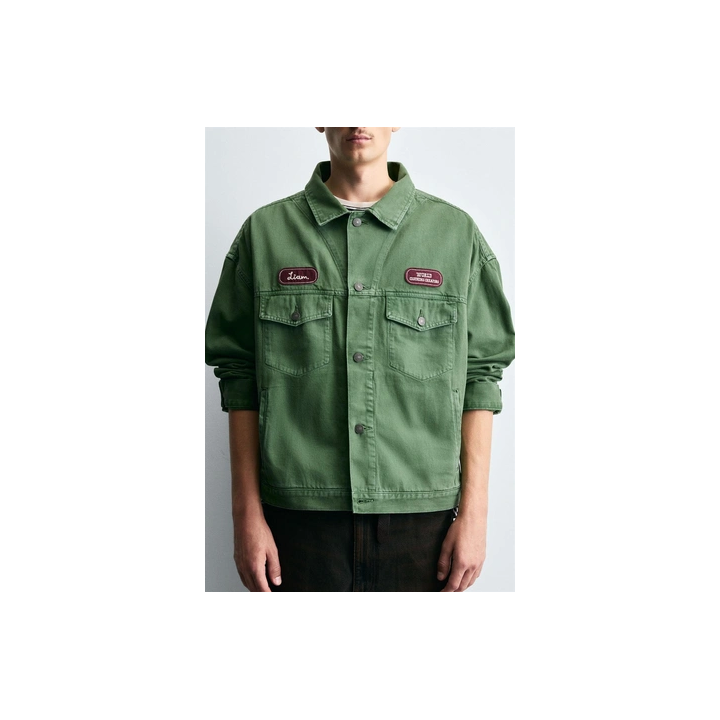 КУРТКА С ЭФФЕКТОМ ПОТЕРТОСТИ И НАШИВКАМИ