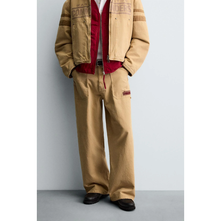 МЕШКОВАТЫЕ БРЮКИ С ВЫШИТОЙ НАШИВКОЙ NFL WASHINGTON COMMANDERS