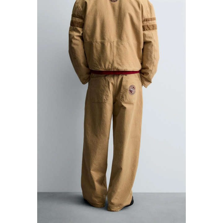 МЕШКОВАТЫЕ БРЮКИ С ВЫШИТОЙ НАШИВКОЙ NFL WASHINGTON COMMANDERS