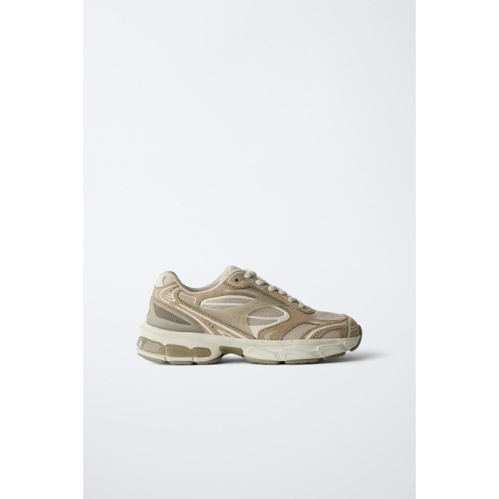 СПОРТИВНЫЕ КРОССОВКИ ИЗ РАЗНЫХ МАТЕРИАЛОВ