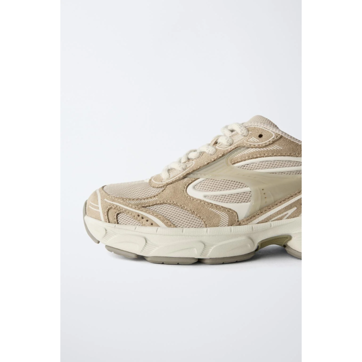 СПОРТИВНЫЕ КРОССОВКИ ИЗ РАЗНЫХ МАТЕРИАЛОВ