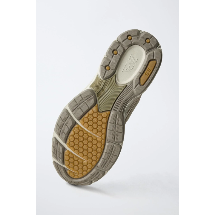 СПОРТИВНЫЕ КРОССОВКИ ИЗ РАЗНЫХ МАТЕРИАЛОВ