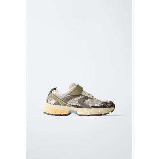 РАЗНОЦВЕТНЫЕ КРОССОВКИ