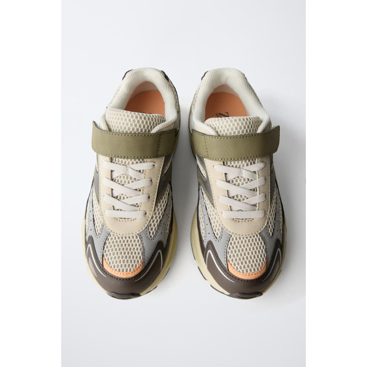 РАЗНОЦВЕТНЫЕ КРОССОВКИ