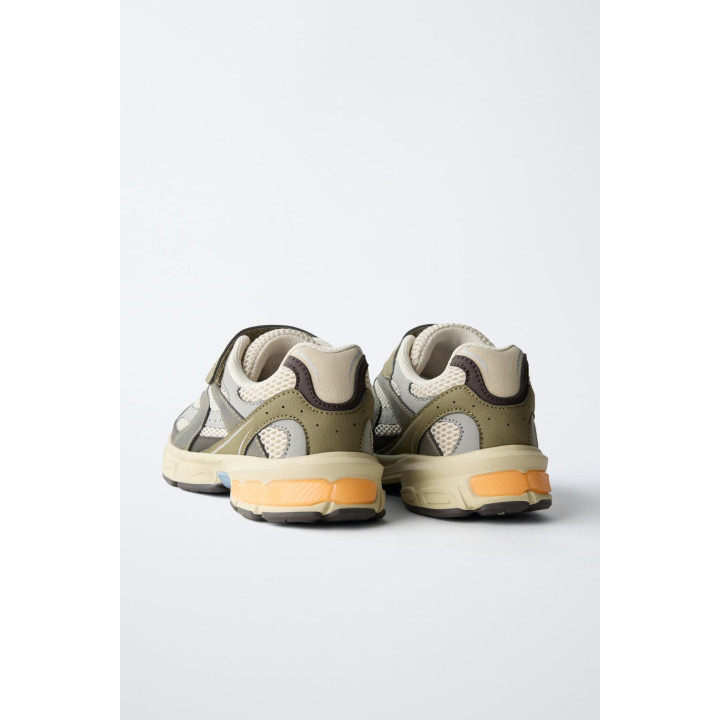 РАЗНОЦВЕТНЫЕ КРОССОВКИ