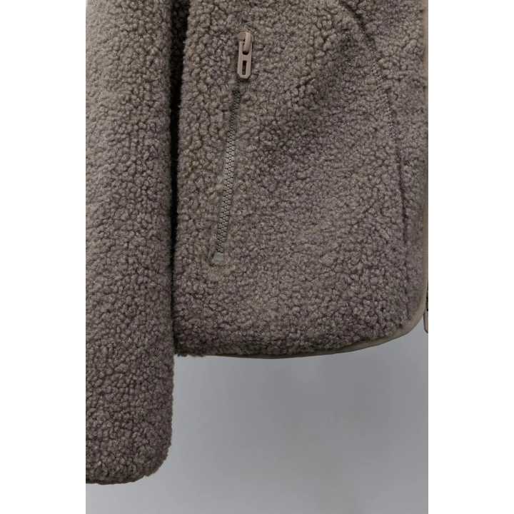 КУРТКА ИЗ ИСКУССТВЕННОЙ ОВЧИНЫ С ВЫШИВКОЙ